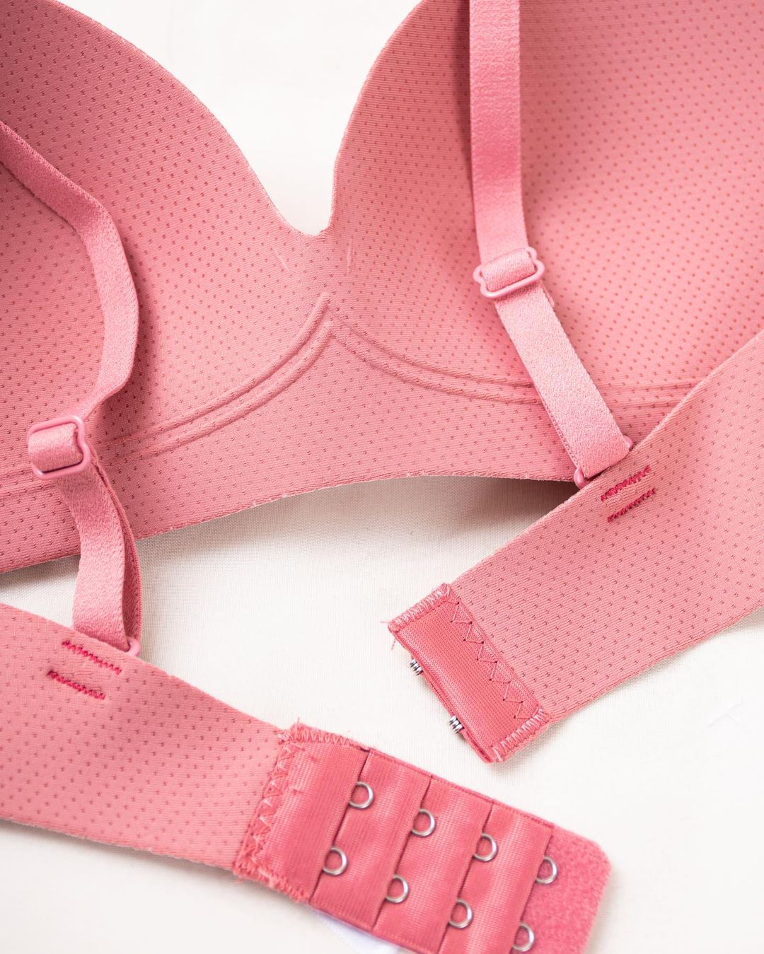 (32-38)b. Seamless one-piece ultra thin wire free bra (064)